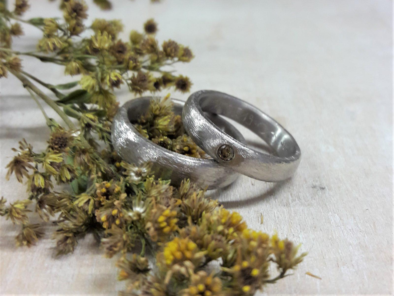 Matte Palladium Weissgoldringe mit Stein in Dünemuster