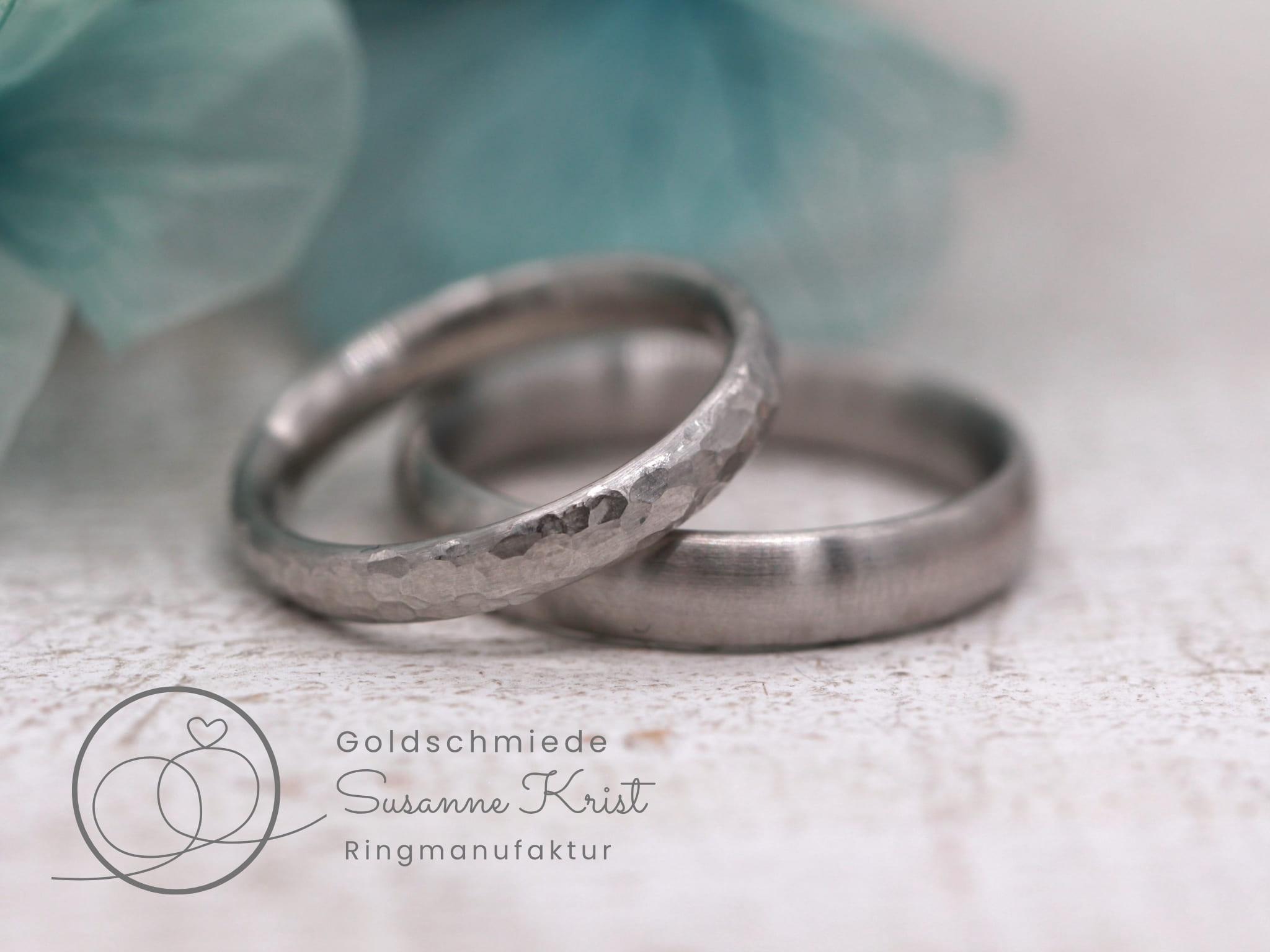 Platinringe geschmiedet mit Hammerschlag