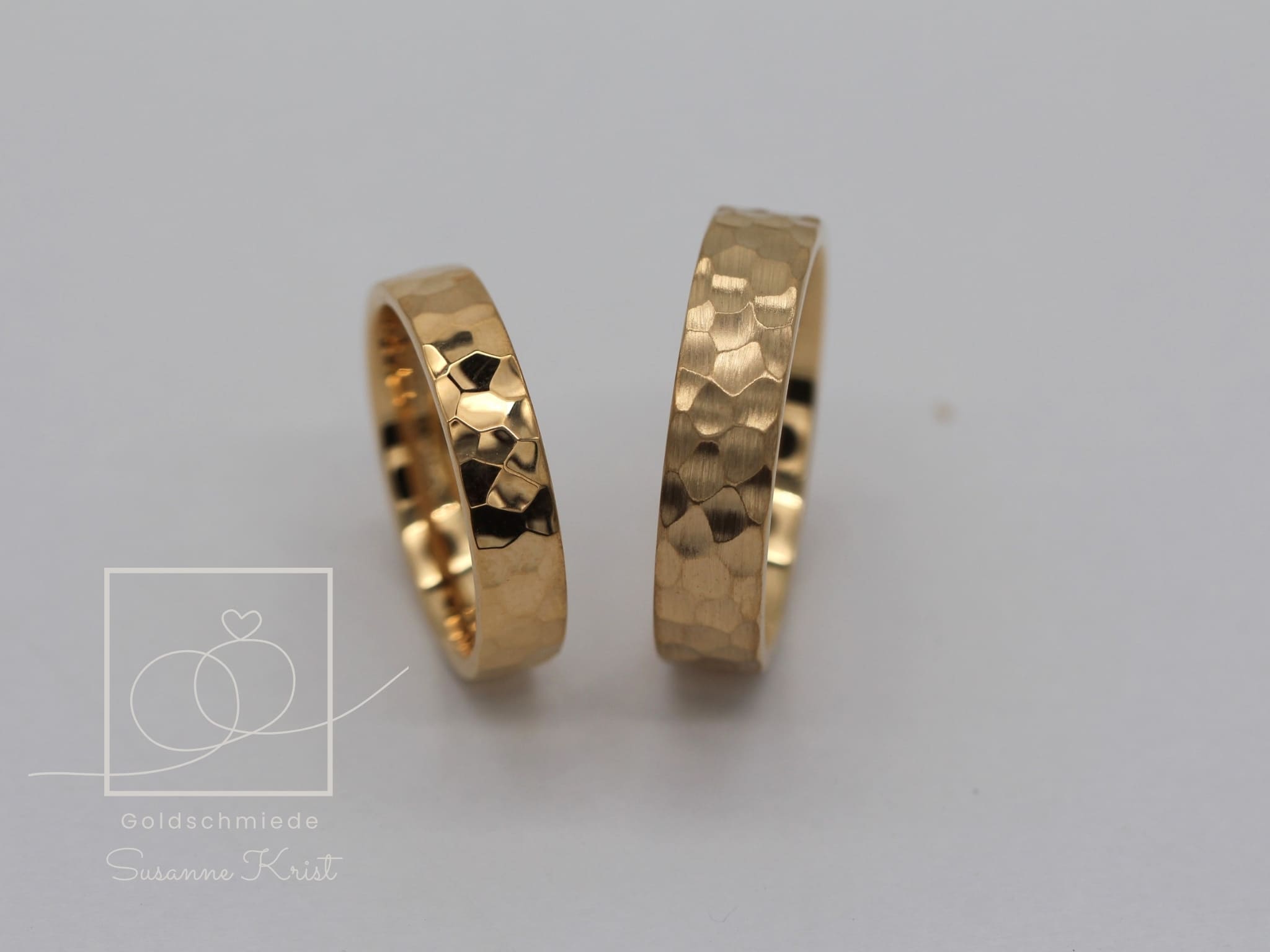 Rosegoldringe mit Hammerschlag geschmiedet