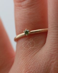 Verlobungsring grüner Stein Fini Oliv