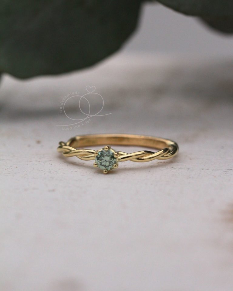 Verlobungsring Kordel Goldring grüner Stein Bria